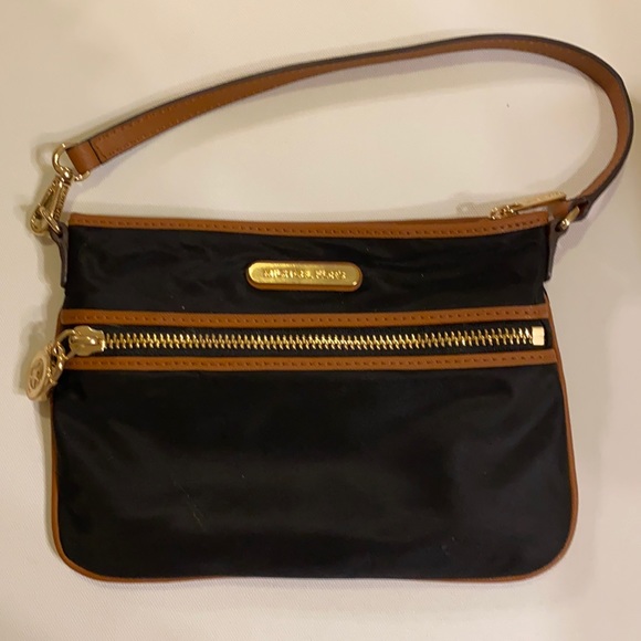 Michael Kors wristlet clutch - Picture 1 of 3
